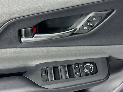 Used 2024 Toyota Prius Limited image 17