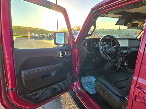 Used 2024 Jeep Wrangler Unlimited Rubicon 392 image 11