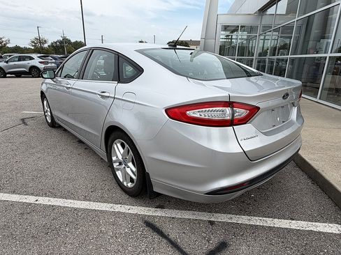 Used 2013 Ford Fusion SE FWD image 3