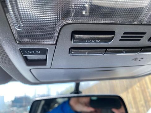 Used 2016 Toyota Highlander Limited image 25