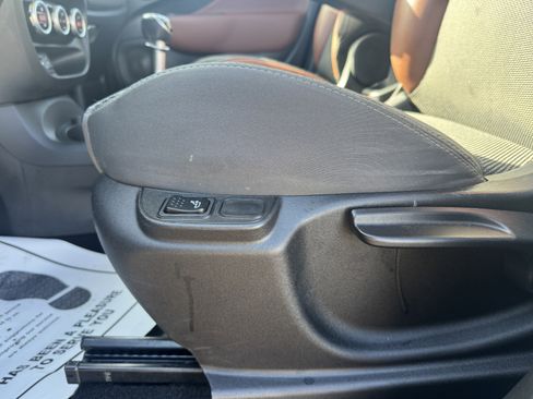 Used 2014 FIAT 500L Trekking w/ Popular Equipment Group FWD image 11
