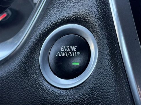 Used 2023 Chevrolet Traverse LT image 24