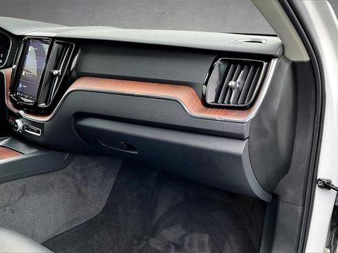 Certified 2023 Volvo XC60 B5 Plus image 25