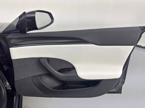 Used 2021 Tesla Model S Plaid image 44