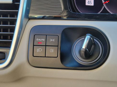 Certified 2022 Porsche Cayenne Base image 37