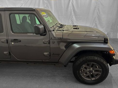 Used 2025 Jeep Wrangler Unlimited Sport AWD/4WD image 9