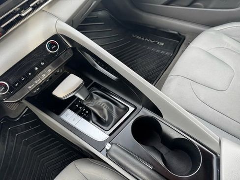 Used 2023 Hyundai Elantra SEL image 10