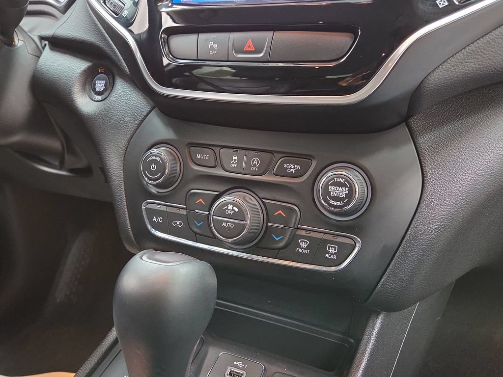 Used 2019 Jeep Cherokee Limited AWD/4WD image 16
