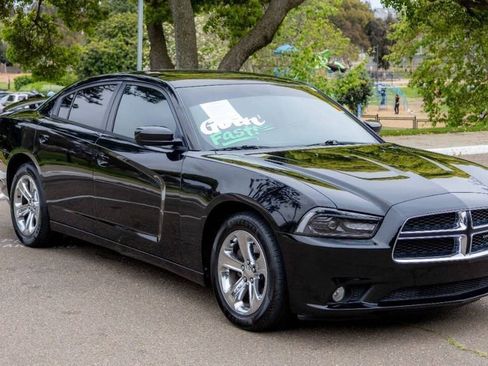 Used 2013 Dodge Charger SE w/ Sport Appearance Group image 12