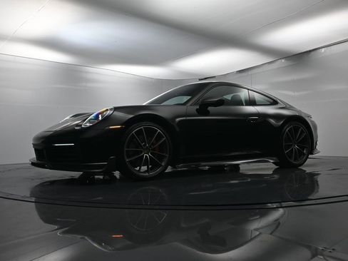 Used 2024 Porsche 911 Carrera 4S image 39