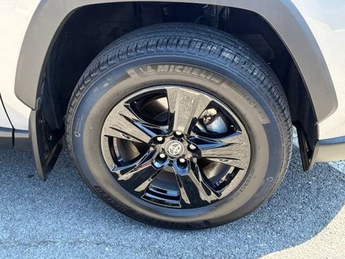 Used 2025 Toyota RAV4 XLE AWD/4WD image 11