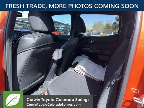 Used 2017 Toyota Tacoma TRD Sport w/ Premium & Technology Package image 11