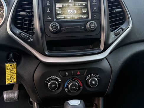 Used 2014 Jeep Cherokee Sport image 9