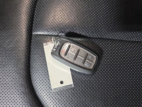 Used 2020 Chrysler Pacifica Limited w/ Tire & Wheel Group image 38