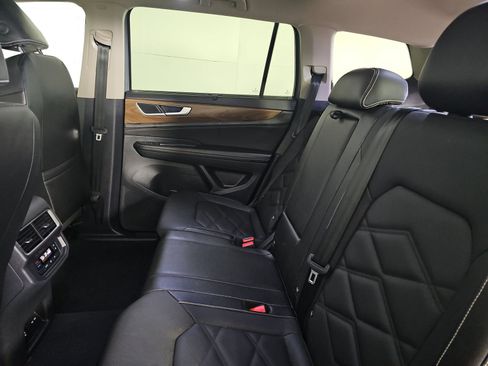 Used 2025 Volkswagen Atlas SE w/ Panoramic Sunroof Package image 15