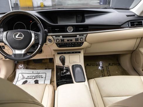 Used 2014 Lexus ES 350 w/ Luxury Package image 24