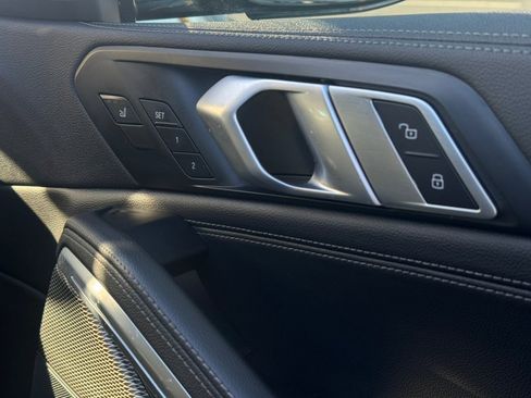 Used 2022 BMW X6 xDrive40i w/ M Sport Package image 28