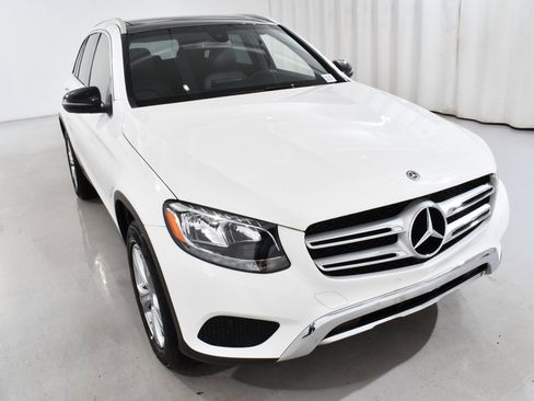 Used 2018 Mercedes-Benz GLC 300 4MATIC image 4