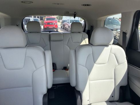 Used 2025 Kia Telluride S FWD image 14