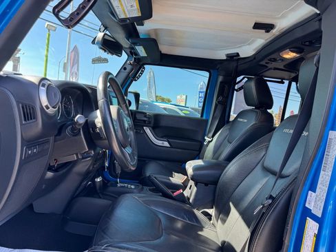Used 2016 Jeep Wrangler Unlimited Rubicon w/ Connectivity Group AWD/4WD image 17