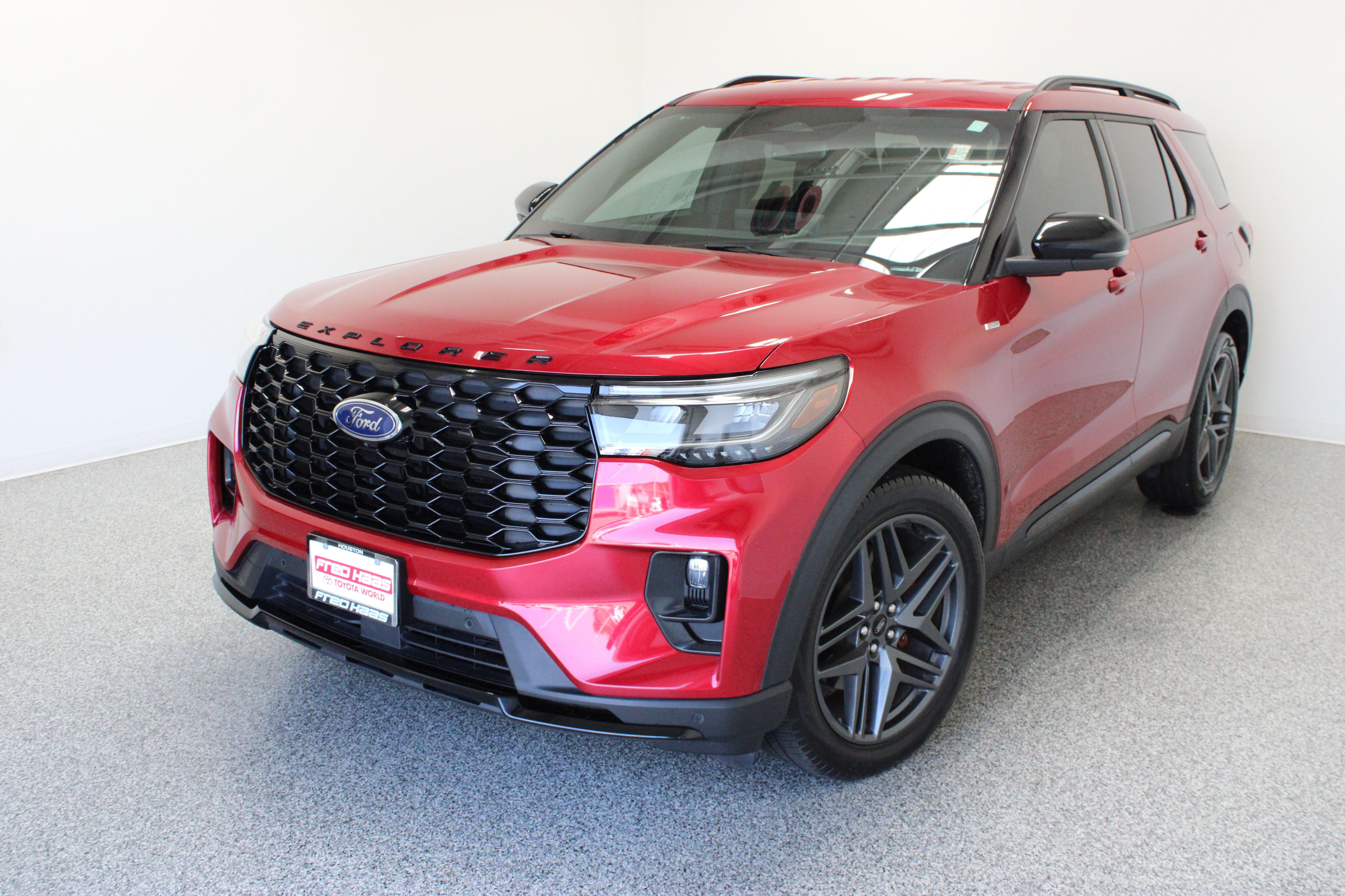 Used 2025 Ford Explorer ST-Line w/ Premium Package RWD image 2