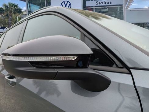 New 2026 Volkswagen Tiguan SE R-Line FWD image 12