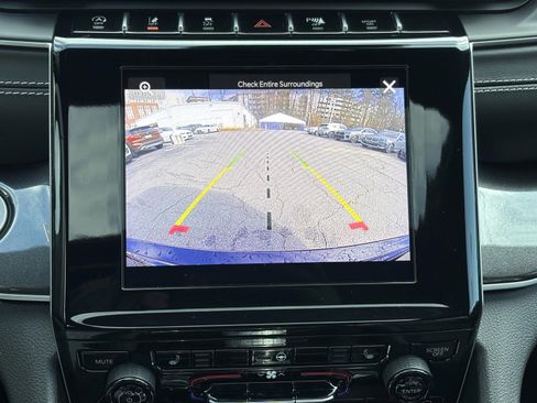 Used 2022 Jeep Grand Cherokee Altitude image 16