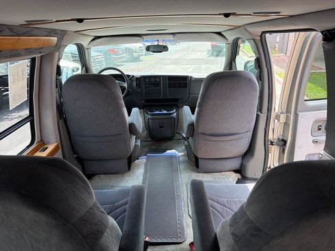 Used 2003 GMC Savana 1500 w/ Preferred Equipment Group 3 RWD image 28