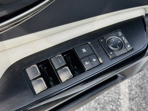 Used 2024 Lexus ES 350 Ultra Luxury w/ Accessory Package (Z2) FWD image 22