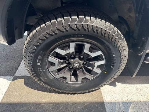 Used 2019 Toyota Tacoma TRD Off-Road AWD/4WD image 14