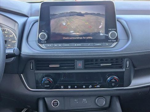 Used 2023 Nissan Rogue SV image 17