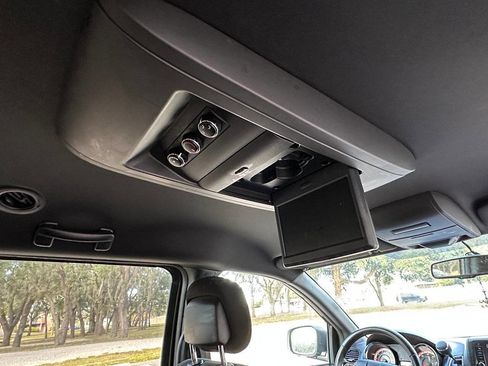 Used 2017 Dodge Grand Caravan SE image 16
