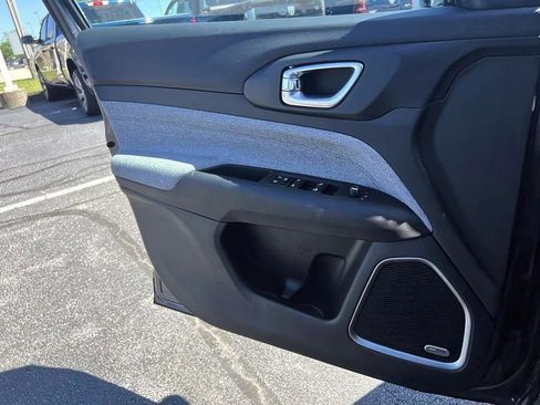 New 2024 Jeep Compass Latitude w/ Sun and Sound Group image 21