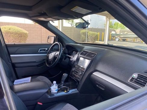 Used 2017 Ford Explorer XLT w/ Equipment Group 202A AWD/4WD image 5