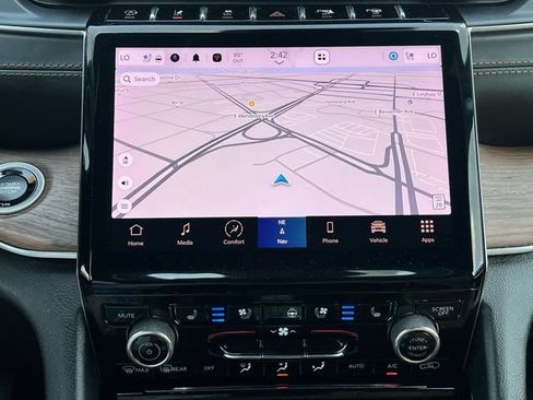 Used 2022 Jeep Grand Cherokee Summit RWD image 21