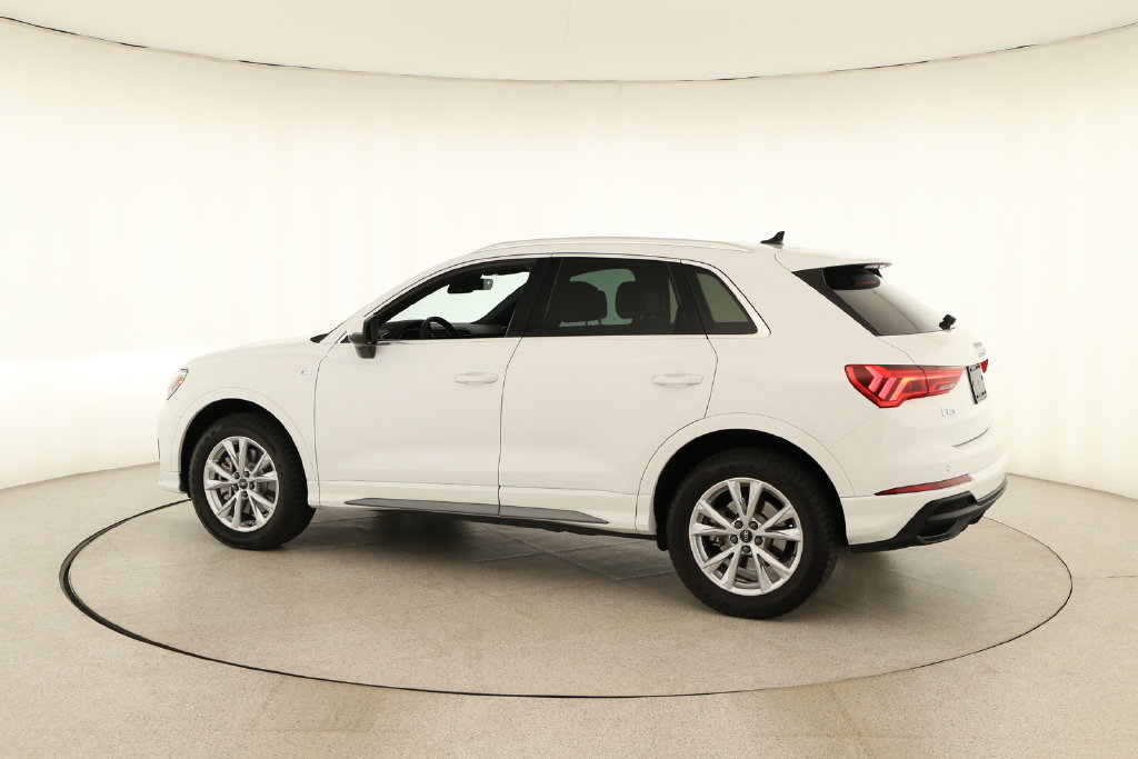 Certified 2024 Audi Q3 2.0T Premium w/ Convenience Package AWD/4WD image 3