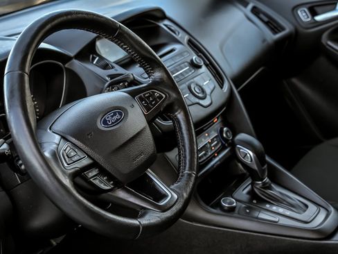 Used 2017 Ford Focus SE w/ Cold Weather Package image 18