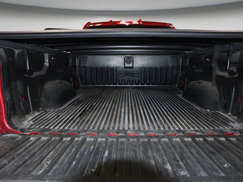 Used 2018 GMC Sierra 1500 SLE w/ SLE Value Package AWD/4WD image 32