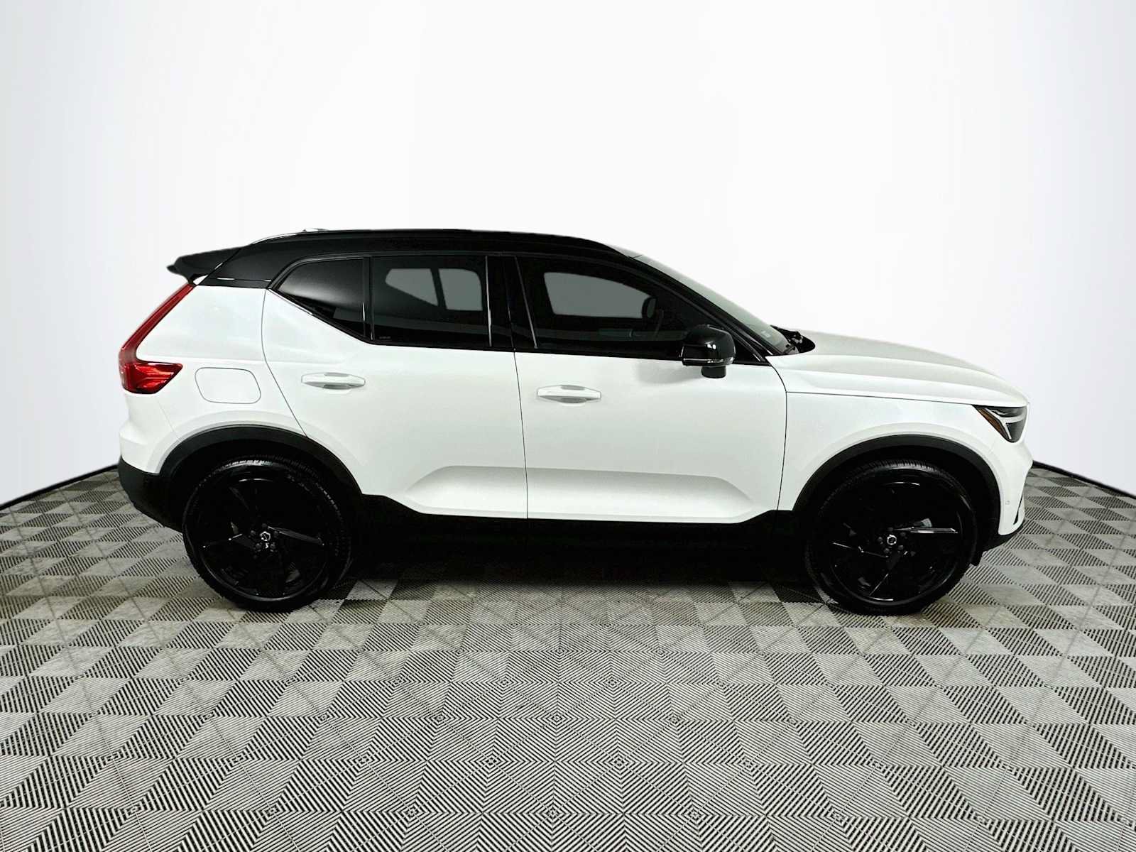 Used 2026 Volvo XC40 B5 Ultra w/ Climate Package AWD/4WD image 8