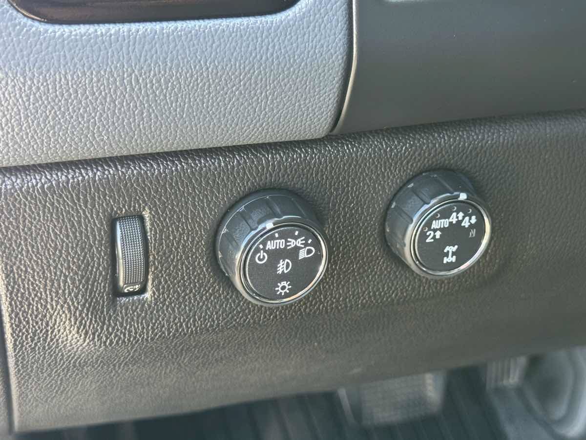 Used 2021 Chevrolet Colorado Z71 w/ Safety Package AWD/4WD image 31