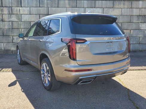 Used 2023 Cadillac XT6 Premium Luxury image 3