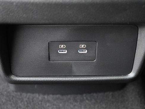 Used 2025 Nissan Rogue SV FWD image 19