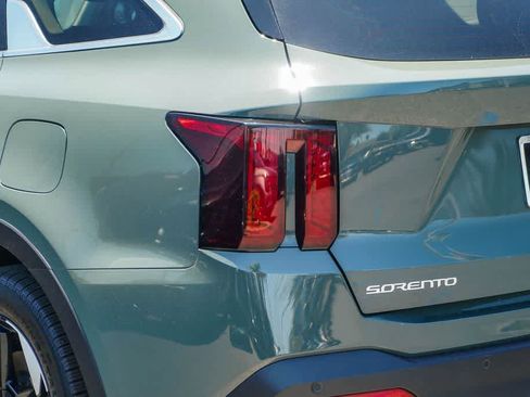 Certified 2025 Kia Sorento EX AWD/4WD image 7