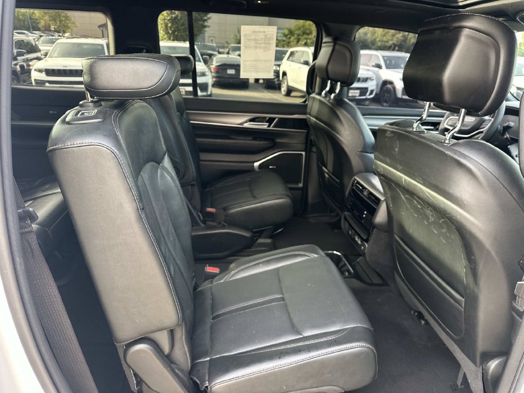 Used 2023 Jeep Wagoneer Series II AWD/4WD image 15