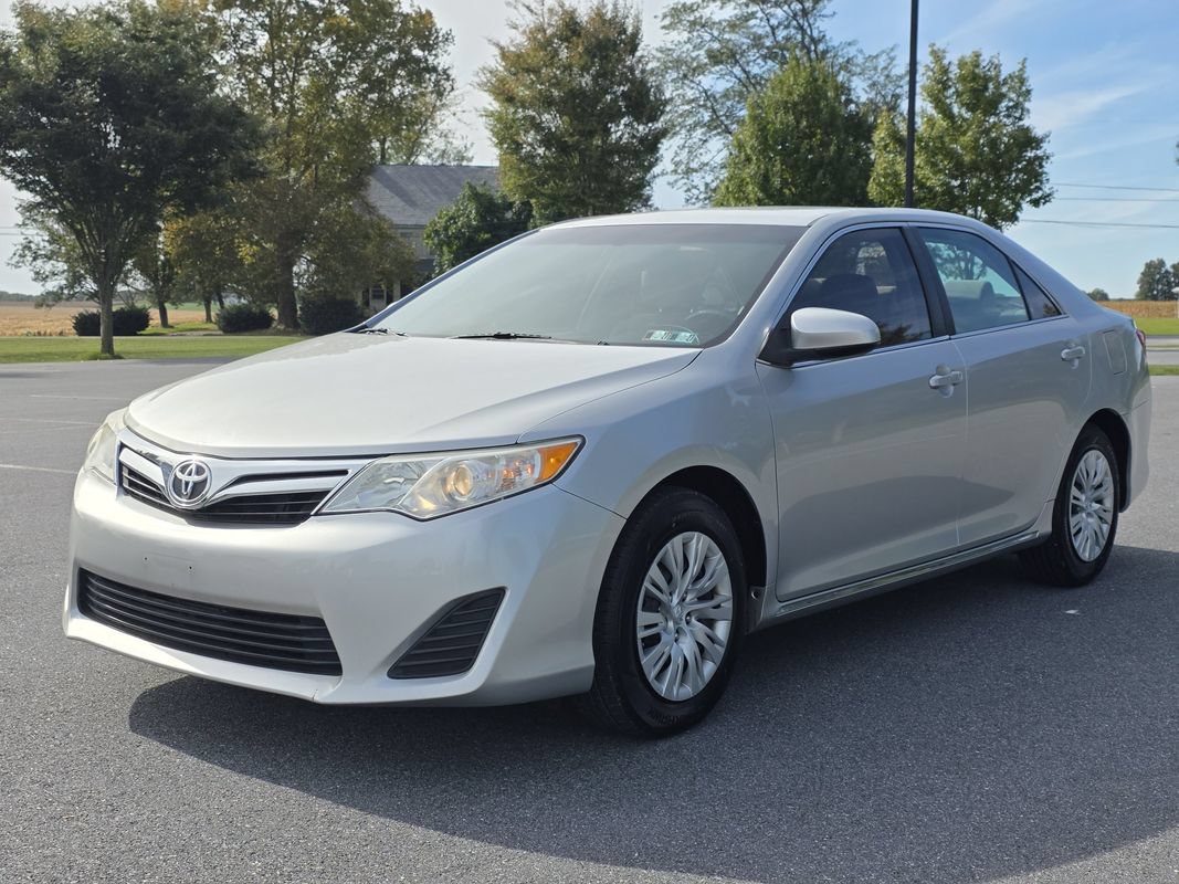 Used 2014 Toyota Camry LE FWD image 4