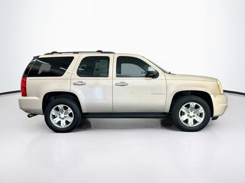 Used 2007 GMC Yukon SLT w/ SLT Preferred Equipment Group AWD/4WD image 10