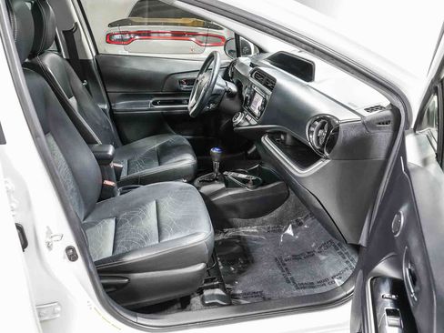 Certified 2016 Toyota Prius C Four image 18