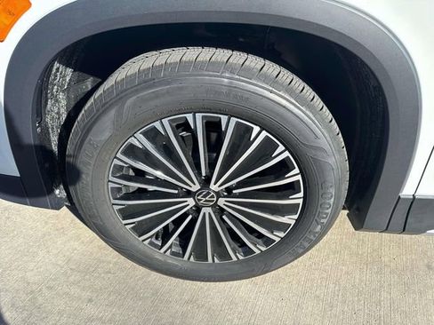 New 2026 Volkswagen Tiguan S FWD image 7