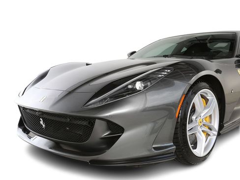 Used 2020 Ferrari 812 Superfast RWD image 9