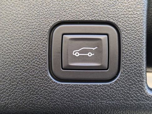 Used 2025 Chevrolet Equinox EV LT w/ Convenience Package image 13